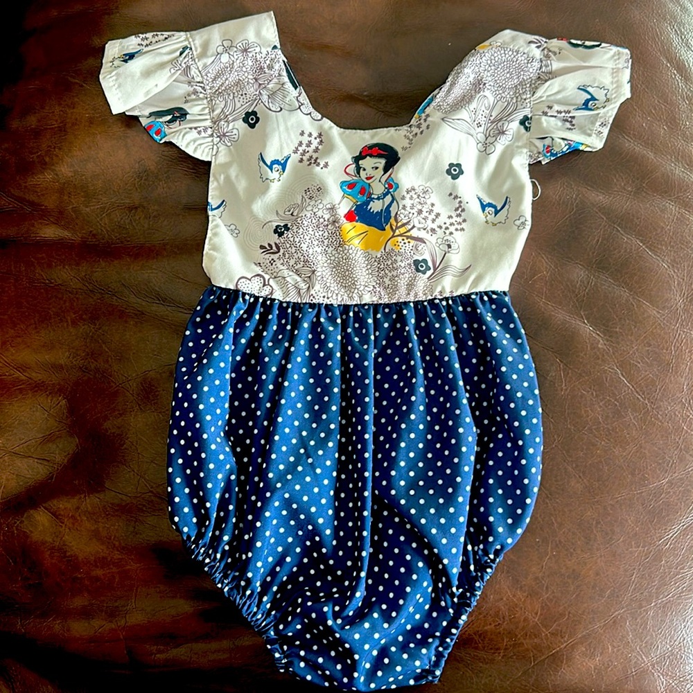 Snow White Romper Size 90 (24mos)